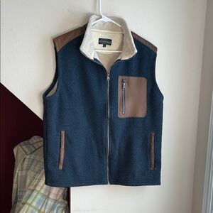 Overland Men's Black and Brown Fleece Vest